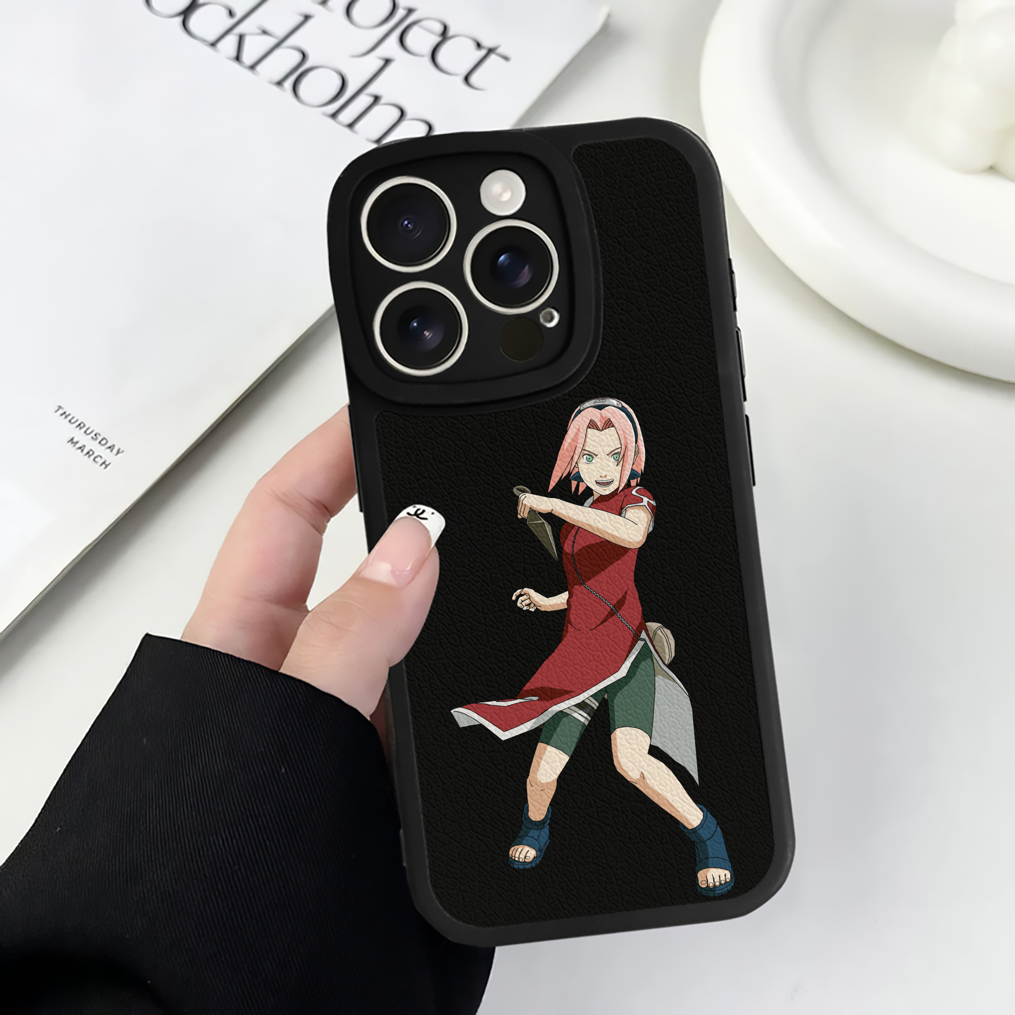 （画像用） NARUTO -ナルト- 春野サクラ Haruno Sakura 【iPhone 16シリーズ対応】シリコンスマホケース（レザー調） 材質：シリコン
